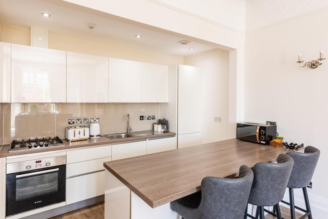 3 Bedroom Garden Apartment Opposite The Beach Brighton Exteriör bild